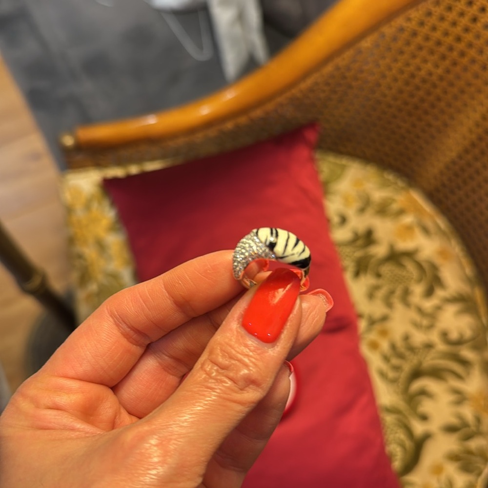 Sterling silver Elegant Black and White Striped Ring